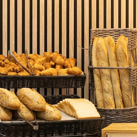Logis Hotel Restaurant Spa Les Oliviers Лорьоль-сюр-Дром Экстерьер фото