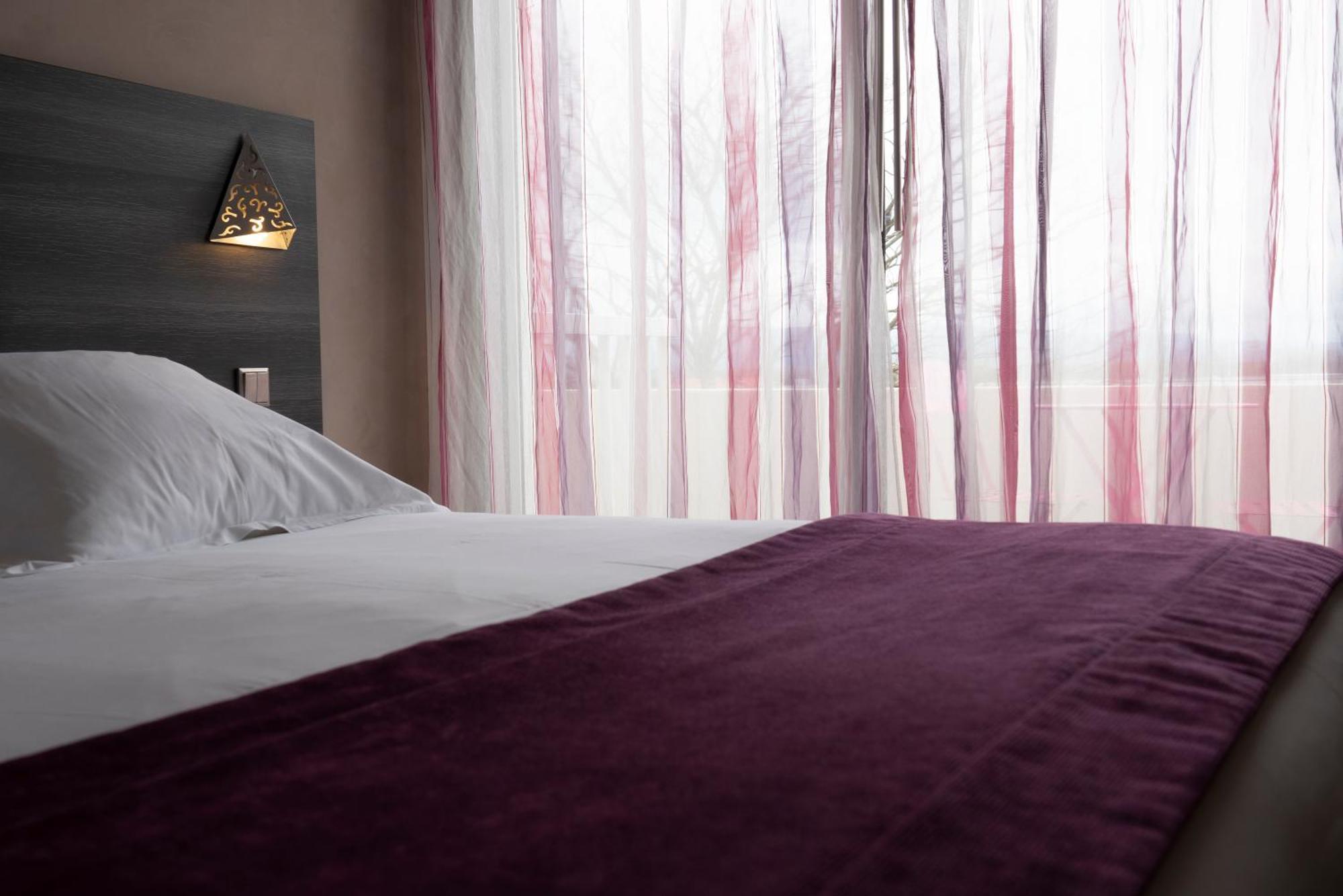 Logis Hotel Restaurant Spa Les Oliviers Лорьоль-сюр-Дром Экстерьер фото