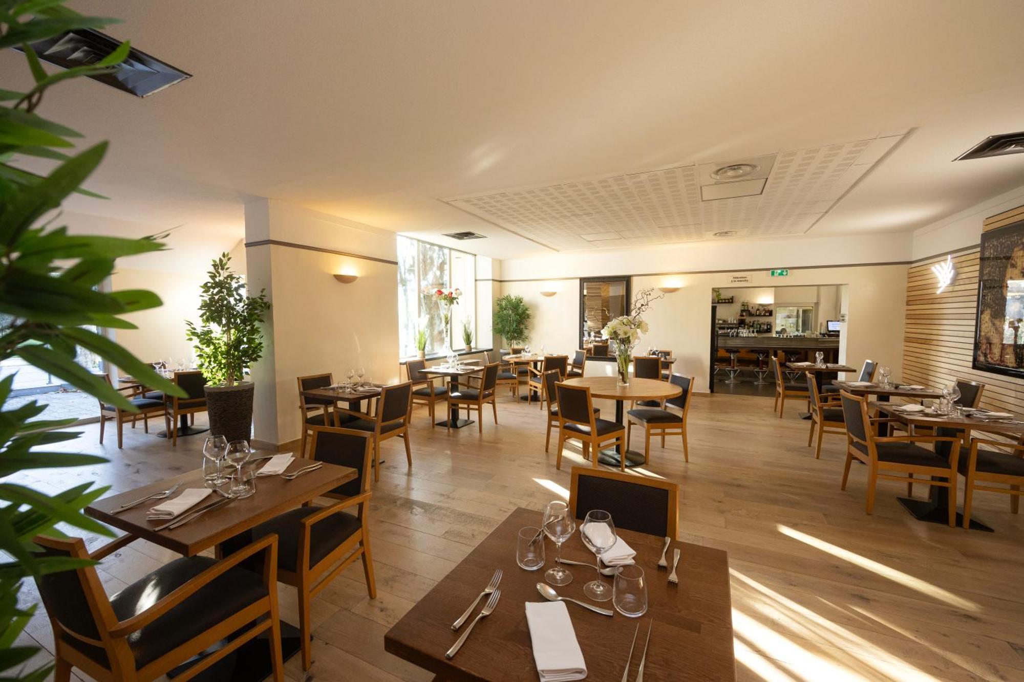 Logis Hotel Restaurant Spa Les Oliviers Лорьоль-сюр-Дром Экстерьер фото