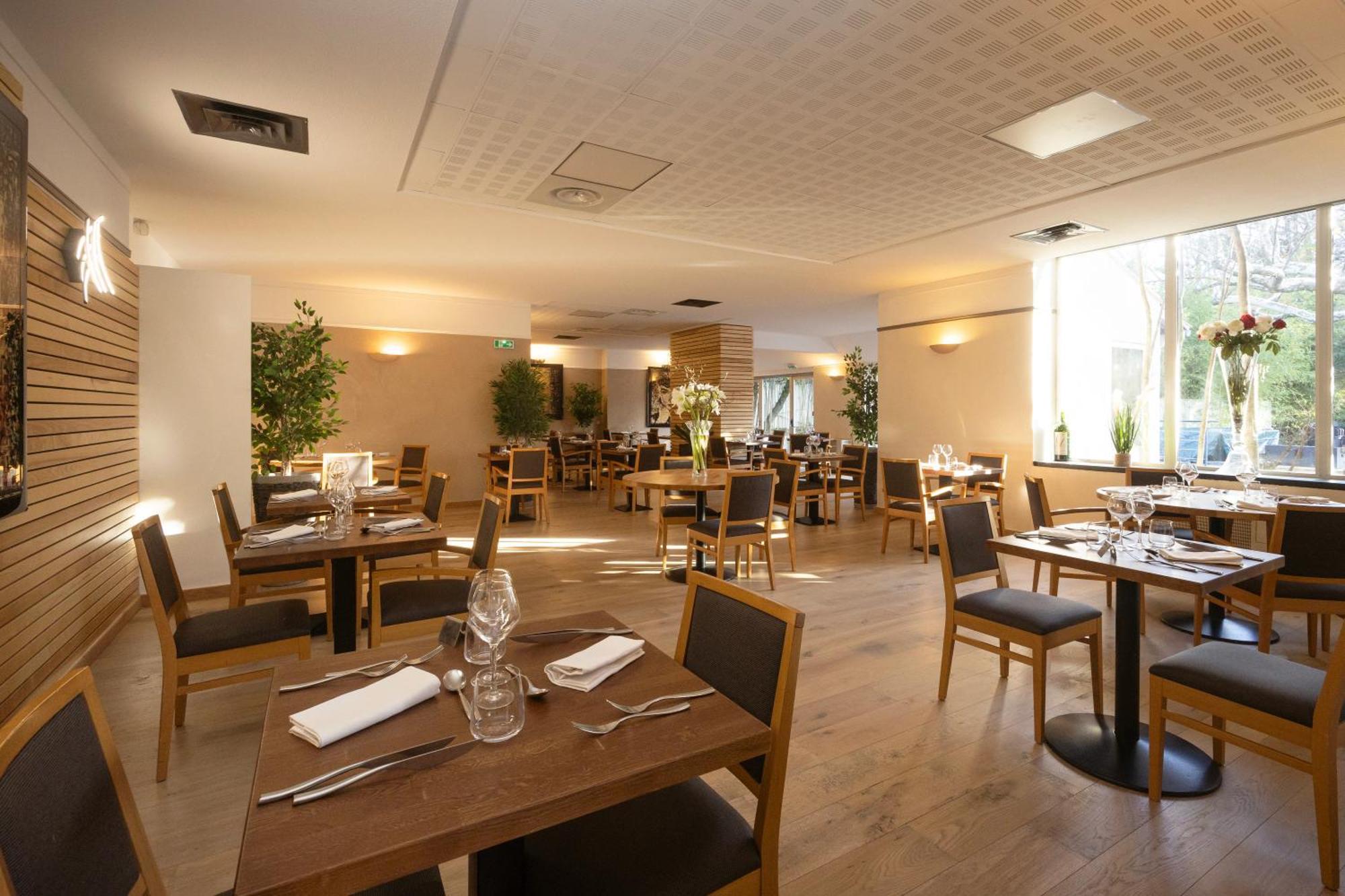 Logis Hotel Restaurant Spa Les Oliviers Лорьоль-сюр-Дром Экстерьер фото