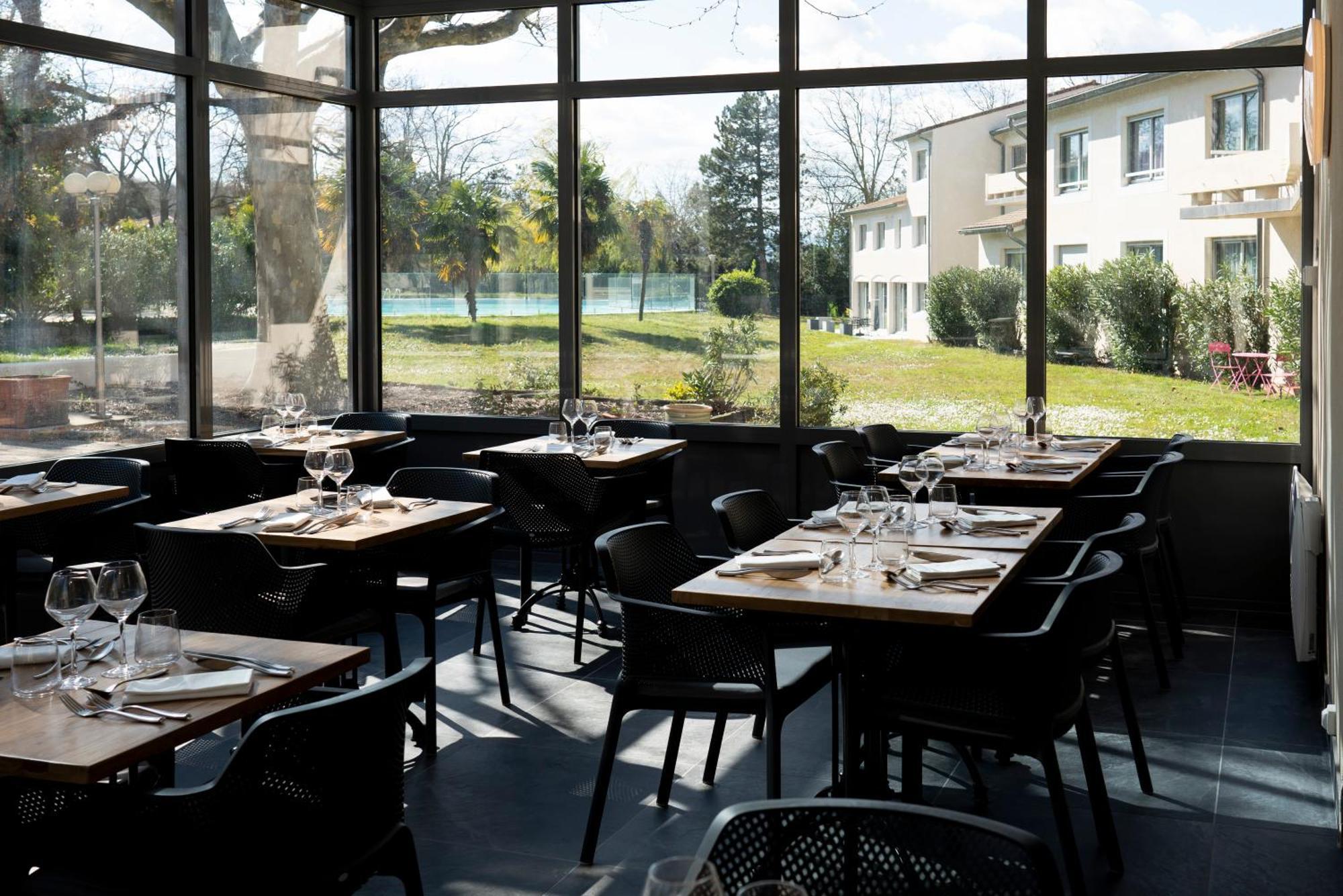 Logis Hotel Restaurant Spa Les Oliviers Лорьоль-сюр-Дром Экстерьер фото