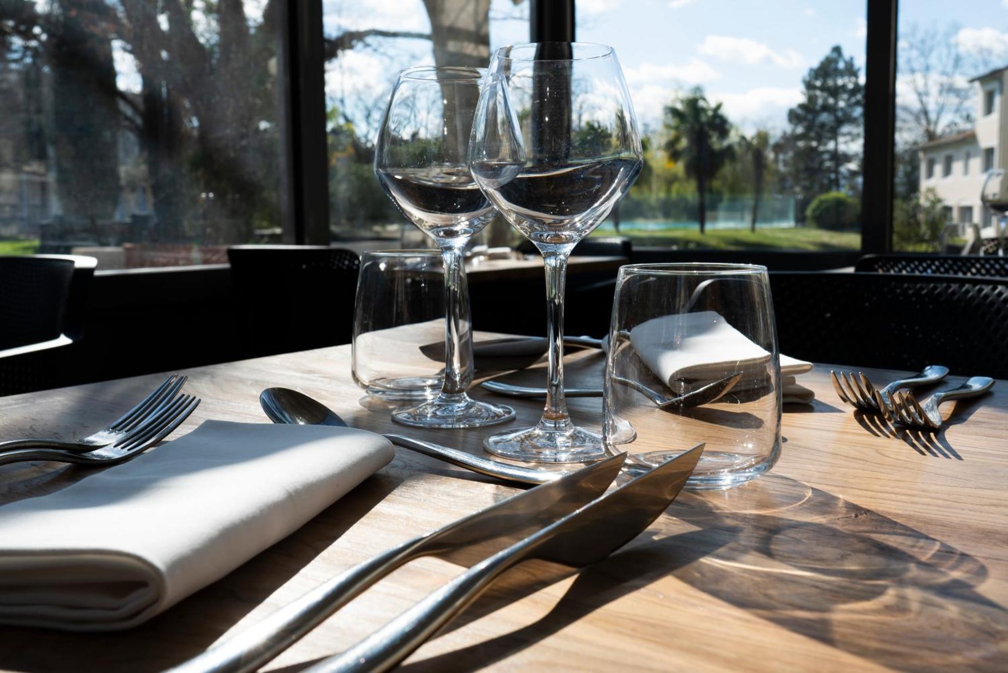 Logis Hotel Restaurant Spa Les Oliviers Лорьоль-сюр-Дром Экстерьер фото
