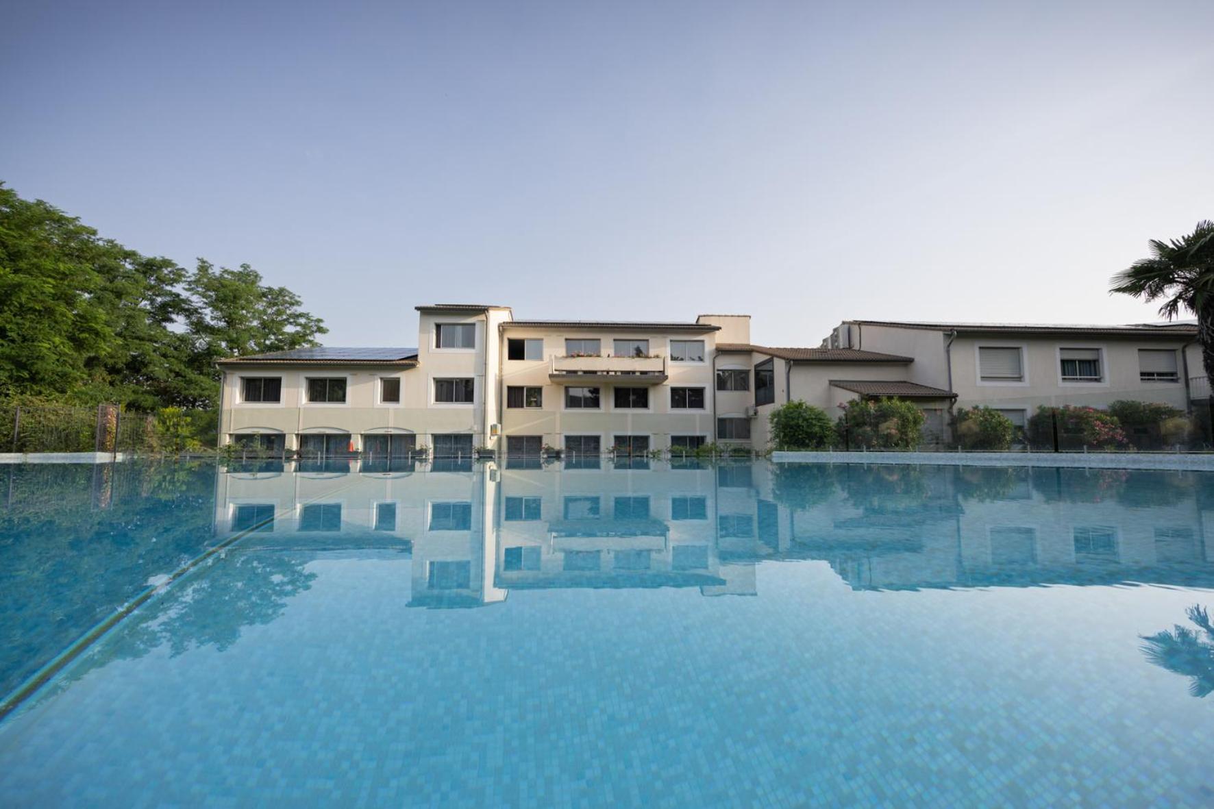 Logis Hotel Restaurant Spa Les Oliviers Лорьоль-сюр-Дром Экстерьер фото